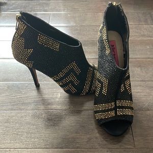 Betsey Johnson open toe heels booties size 6